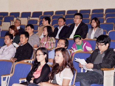 Quang cảnh buổi tọa đàm về "Biển Đông, Hoàng Sa và Trường Sa của Việt Nam" do lưu học sinh Việt Nam tại Mỹ tổ chức diễn ra tại ĐH Harvard (Ảnh: benhhoc.com)